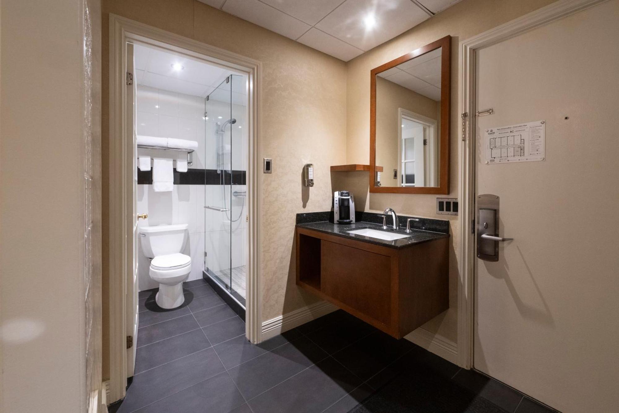 Hotel & Suites Le Dauphin Drummondville Exterior foto