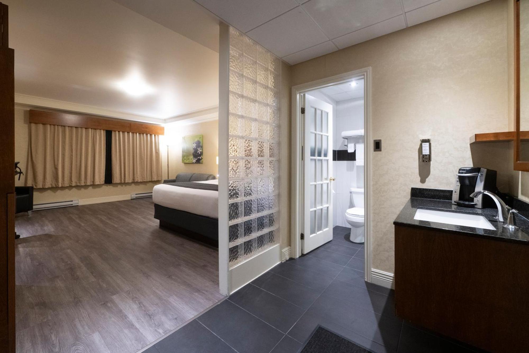 Hotel & Suites Le Dauphin Drummondville Exterior foto